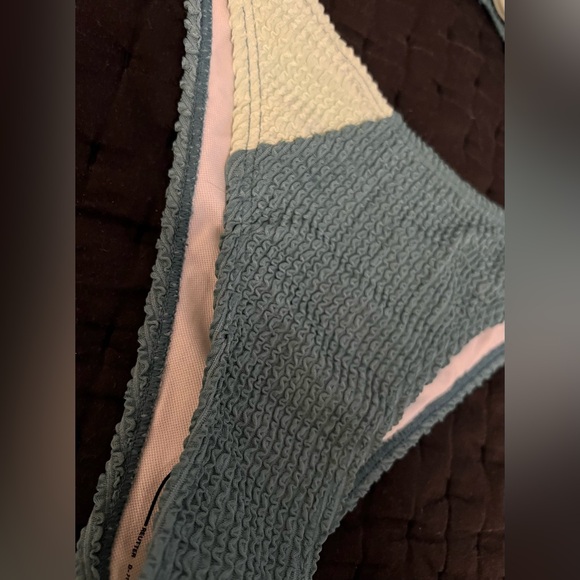 Two-Tone Textured Bikini Set - Picture 3 of 6